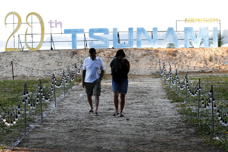 Vent'anni fa lo tsunami che devastò il sudest asiatico, le commemorazioni