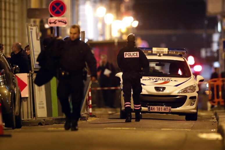 Furto in gioielleria a Parigi, bottino da mezzo milione