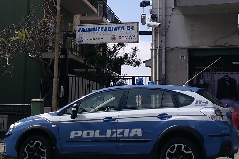 Violenta e minaccia ragazza minorenne, arrestato diciassettenne