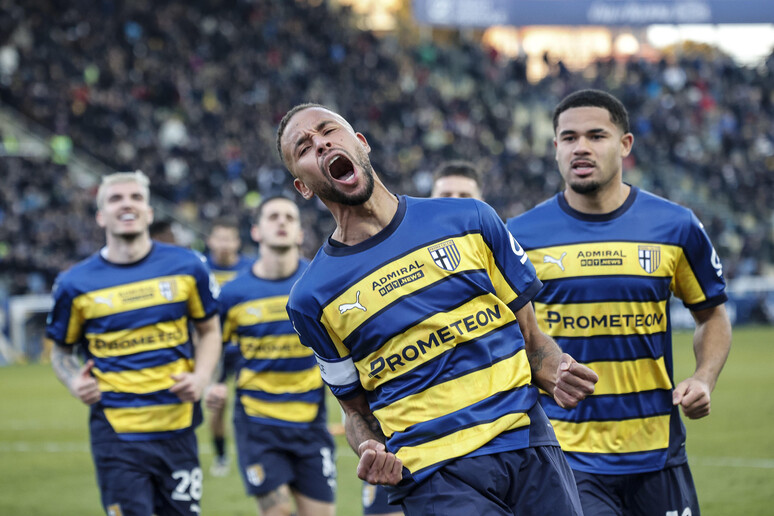 Parma all'ultimo respiro, 2-1 al Monza