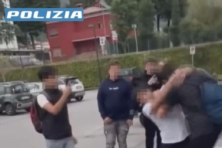 Minorenni aggredivano e derubavano coetanei a Treviso,6 indagati