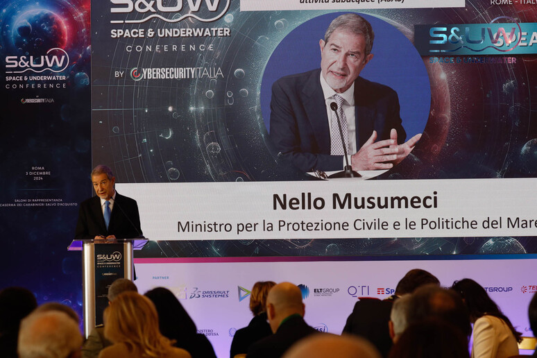 Il Ministro per la Protezione Civile e le Politiche del Mare, Nello Musumeci, alla Space & Underwater Conference 2024 © ANSA/Cybersecurity Italia