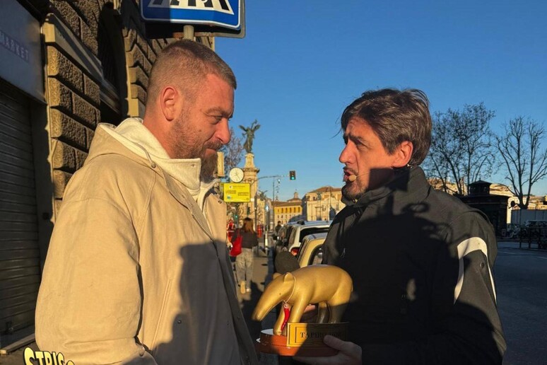 Tapiro d'Oro a De Rossi, 'io fuori da mesi, lo dai a me?'