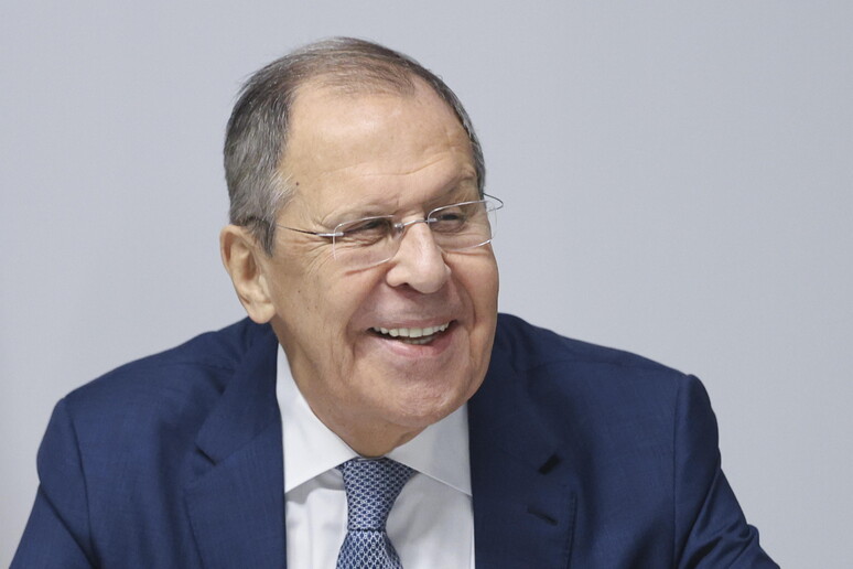 Lavrov, 'Francia ha offerto dialogo senza coinvolgere Kiev'