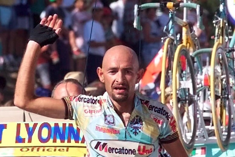 La Romagna ricorda Pantani, aspettando inchino del Tour - RIPRODUZIONE RISERVATA