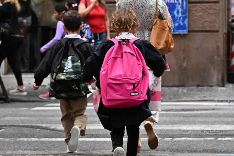 Elementari, in pagella tornano ‘ottimo’ e ‘insufficiente’