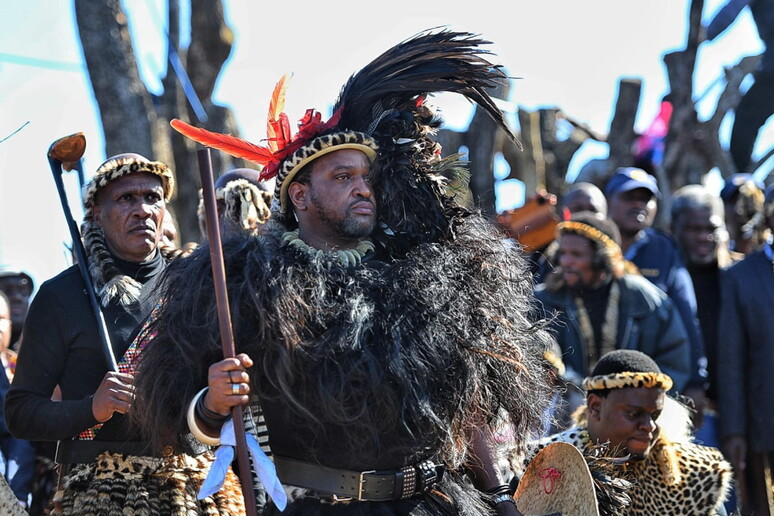 Bufera alla corte del re Zulu,la moglie contraria a terze nozze