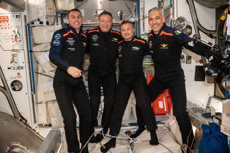 L 'equipaggio della missione Ax-3. Da sinistra: Marcus Wandt, Michael López-Alegría, Alper Gezeravcı e Walter Villadei (fonte: Axiom Space) -     RIPRODUZIONE RISERVATA