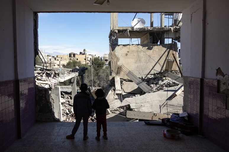 Due palestinesi a Rafah -     RIPRODUZIONE RISERVATA