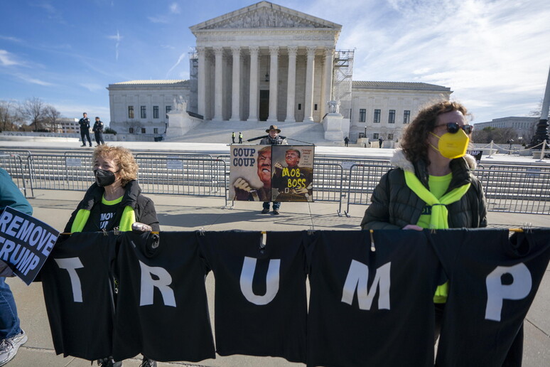 La Corte suprema ascolta gli argomenti pro e contro l 'eleggibilità di Trump © ANSA/EPA