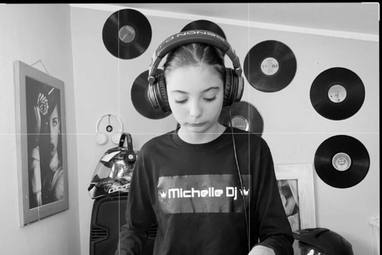 0f340a6a3b98aaa4f5114e0fdd5288c2 Dj Michelle, alla consolle a 12 anni, la più giovane in Italia