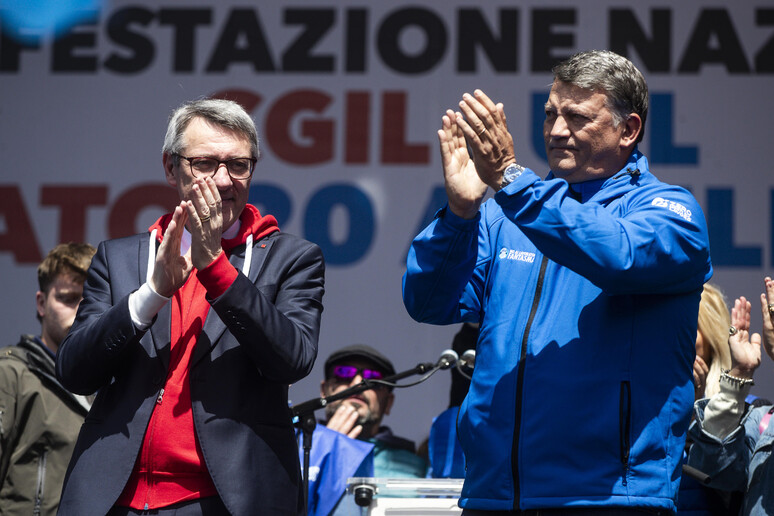 Cgil e Uil in piazza a Roma per i contratti e la sanità