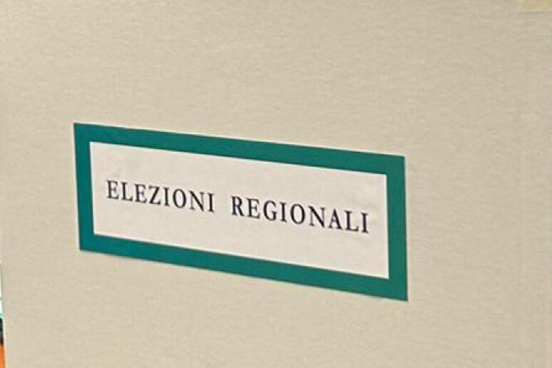 Aperti i seggi per le elezioni regionali in Basilicata - RIPRODUZIONE RISERVATA