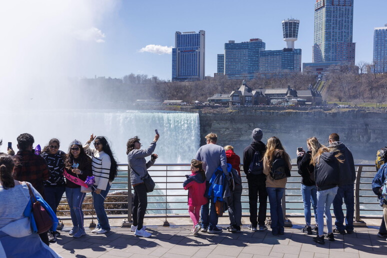 Dazi e attacchi di Trump, crolla il turismo canadese negli Usa