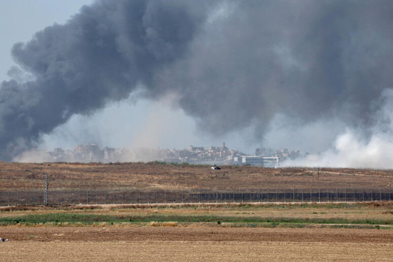 Media, almeno 73 morti in raid israeliani a nord di Gaza