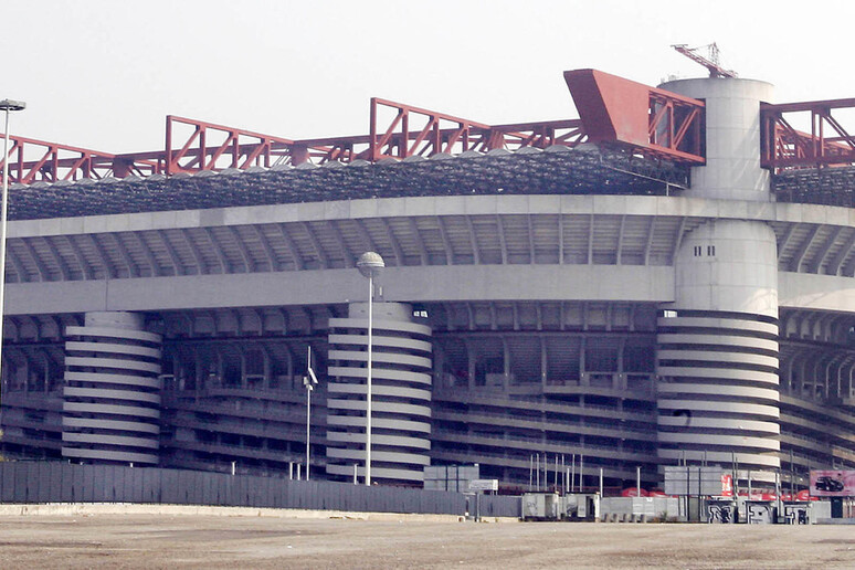 Una veduta esterna stadio Giuseppe Meazza (San Siro) di Milano - RIPRODUZIONE RISERVATA