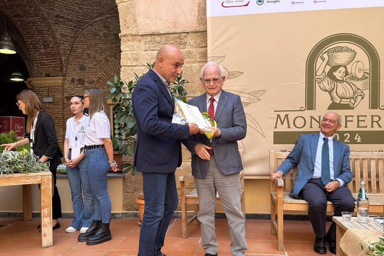 Premio Montiferru a oleificio Ledda,  'ci spinge ad andare avanti ' - RIPRODUZIONE RISERVATA