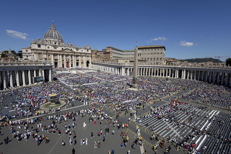 Piazza San Pietro (foto d 'archivio) - RIPRODUZIONE RISERVATA