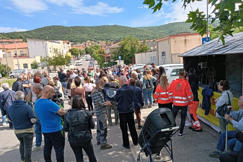 604fa6050002b3c5d5f18f4e1b779869 Niente pediatra nel Mandrolisai, mamme in piazza coi passeggini