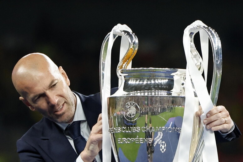 Parigi: al via cerimonia d'apertura, subito Zidane