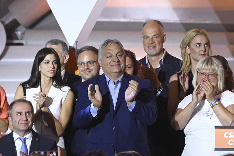 Orban: "Sogniamo una destra unita ma Le Pen-Meloni non trovano intesa" © ANSA/EPA