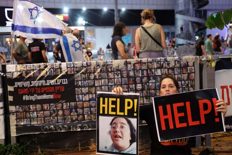 Manifestazione per gli ostaggi a Tel Aviv © ANSA/AFP