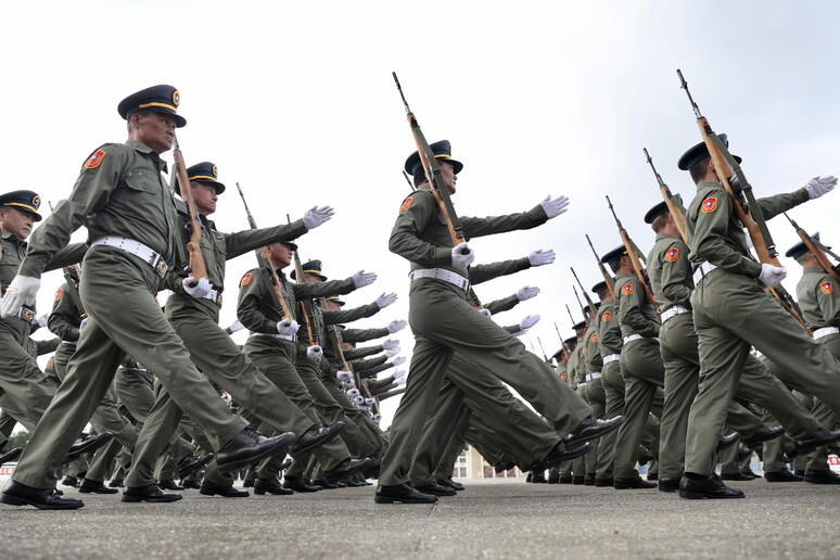 Allievi dell 'accademia militare di Taiwan © ANSA/EPA