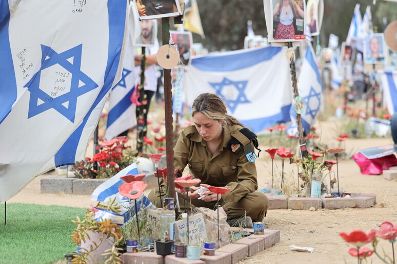 Un memoriale in omaggio alle vittime del 7 ottobre © ANSA/EPA