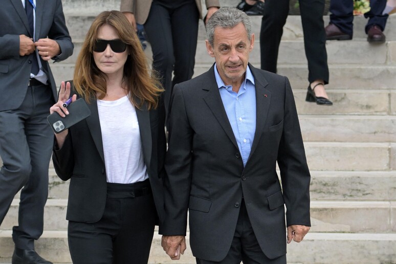 Bruni-Sarkozy © ANSA/AFP