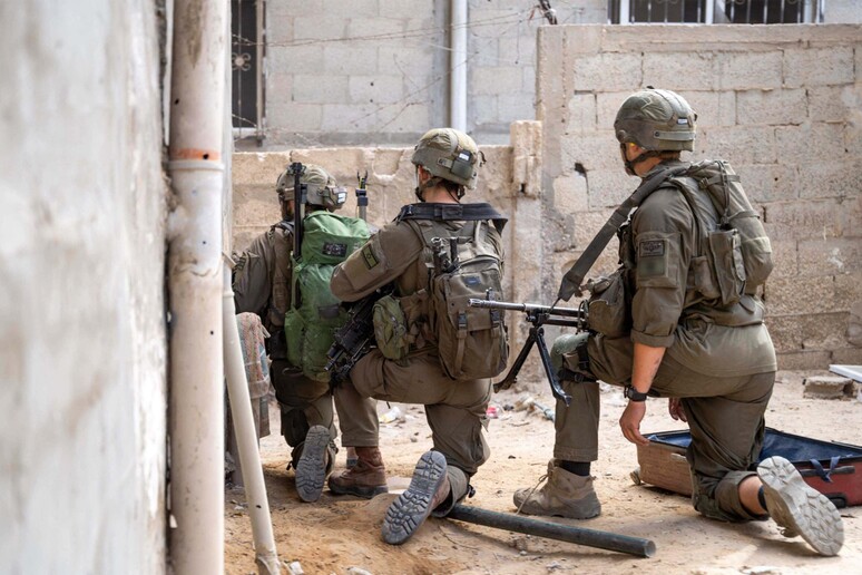 Soldati israeliani a Gaza © ANSA/AFP