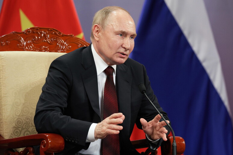 Putin:  'la Russia aumenterà le forniture di armi al fronte ' © ANSA/EPA