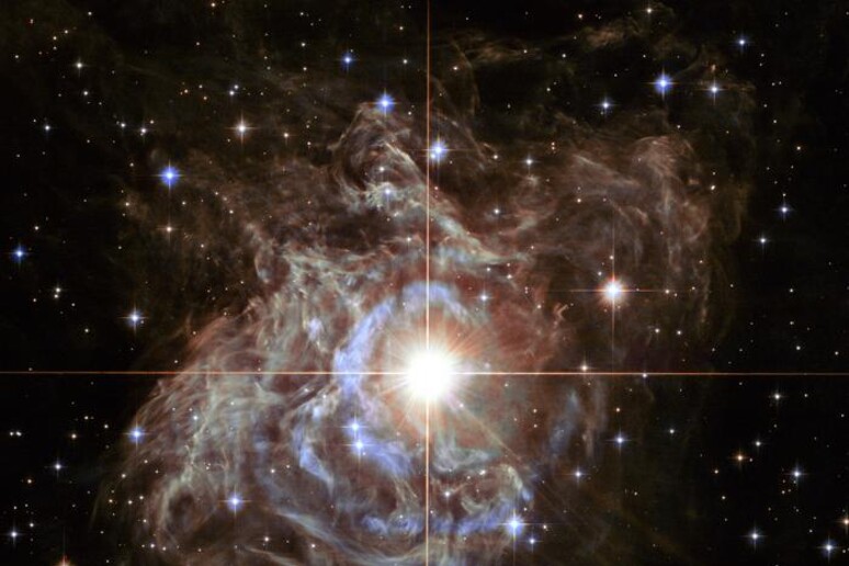 RS Puppis, una delle Cefeidi più luminose (fonte: NASA, ESA, Hubble Heritage Team (STScI/AURA)-Hubble/Europe Collaboration) - RIPRODUZIONE RISERVATA