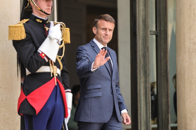 Macron: "Rispetto per Meloni, Italia Paese amico della Francia" © ANSA/EPA