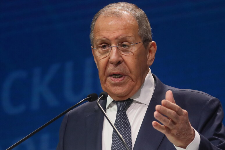 Lavrov, 'formula Zelensky non è la base per trattativa di pace'