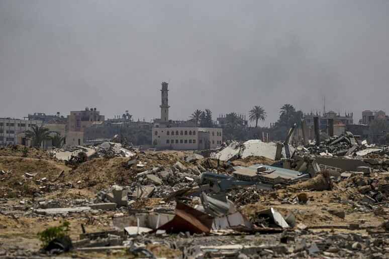 Fonti Gaza, 'raid di Israele su complesso scuola Deir Al-Balah'