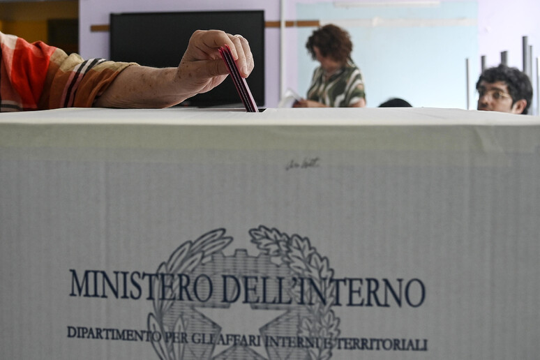 Il voto del presidente M5S Giuseppe Conte - RIPRODUZIONE RISERVATA