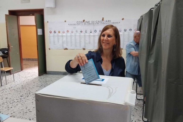 Comunali a Cagliari, Alessandra Zedda ha votato al Pacinotti - RIPRODUZIONE RISERVATA