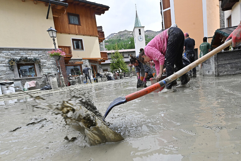 - RIPRODUZIONE RISERVATA