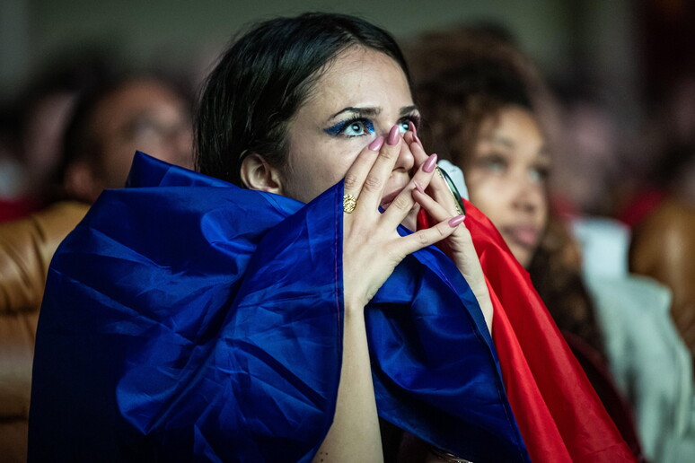 Una tifosa francese © ANSA/EPA