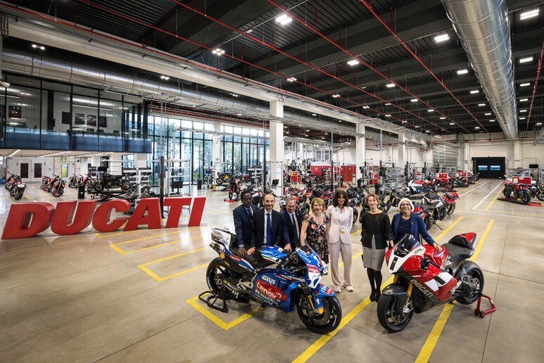 G7: i ministri in visita allo stabilimento della Ducati © ANSA/Ducati