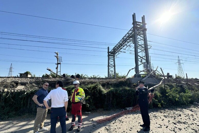 ++ Vagone merci sviato a Parma, sassi su un treno regionale ++ - RIPRODUZIONE RISERVATA