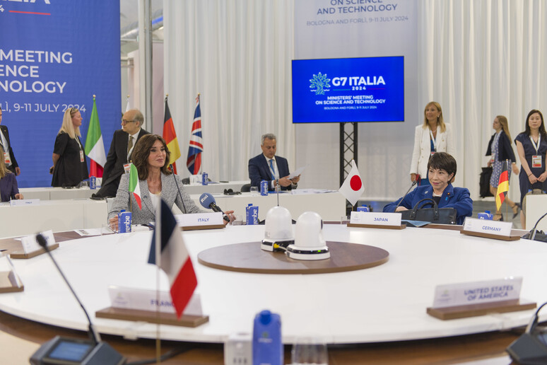 Il tavolo del G7 Scienza e Tecnologia in corso a Bologna al Tecnopolo con i i Ministri - RIPRODUZIONE RISERVATA