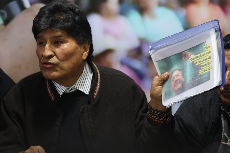 Bolivia: 'Finirai in una bara', deputato minaccia Morales