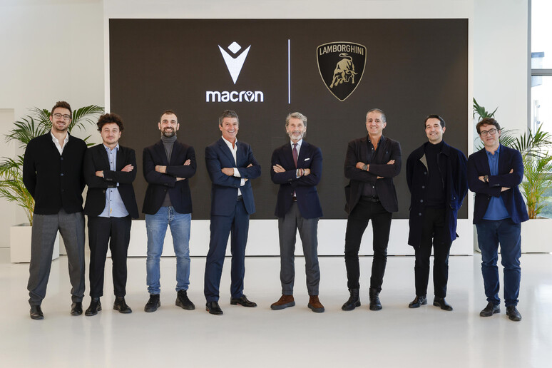 Lamborghini Automobili e Macron, al via la partnership - RIPRODUZIONE RISERVATA