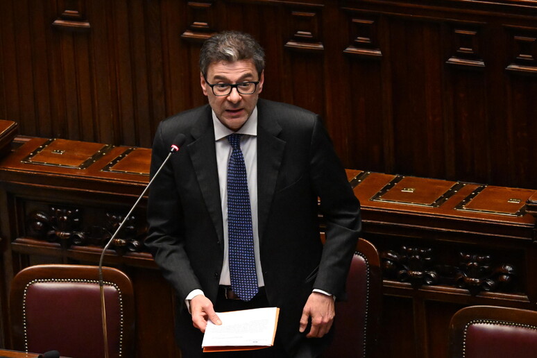 Il ministro Giancarlo Giorgetti in Aula alla Camera in una immagine di archivio © ANSA/MAURIZIO BRAMBATTI/ANSA