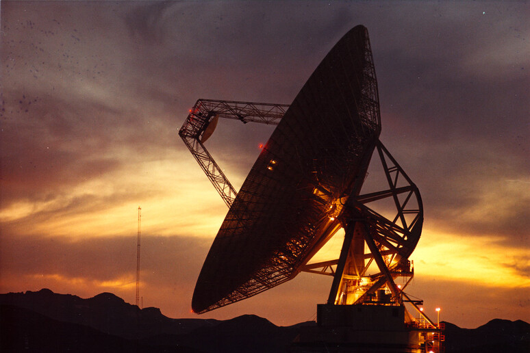 Una delle antenne del  Goldstone Deep Space Communications Complex (fonte: NASA, da Wikimedia) - RIPRODUZIONE RISERVATA