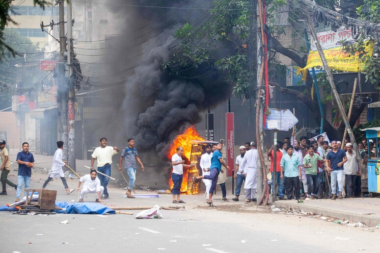 ++ Proteste in Bangladesh, bilancio sale a 50 morti ++ © ANSA/AFP