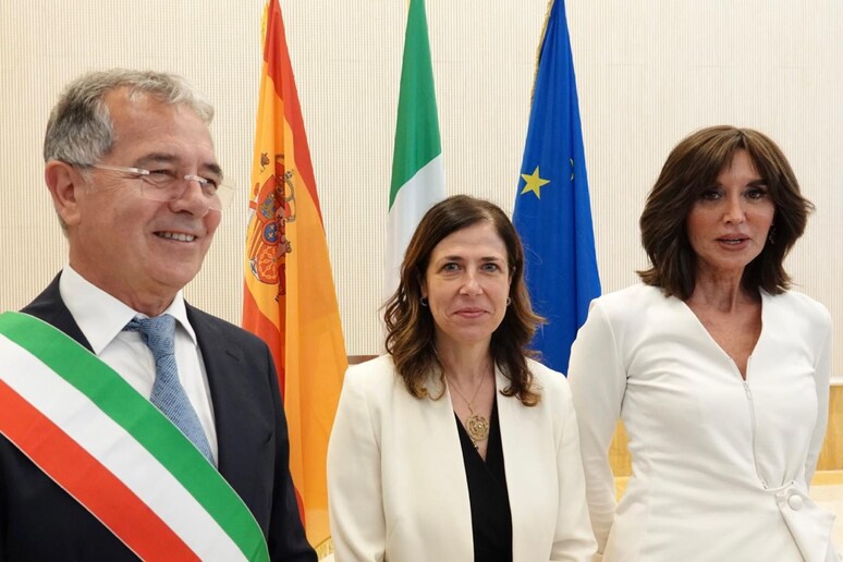 Il ministro dell 'università e della ricerca, Anna Maria Bernini e il vice ministro Juan Cigudosa - RIPRODUZIONE RISERVATA