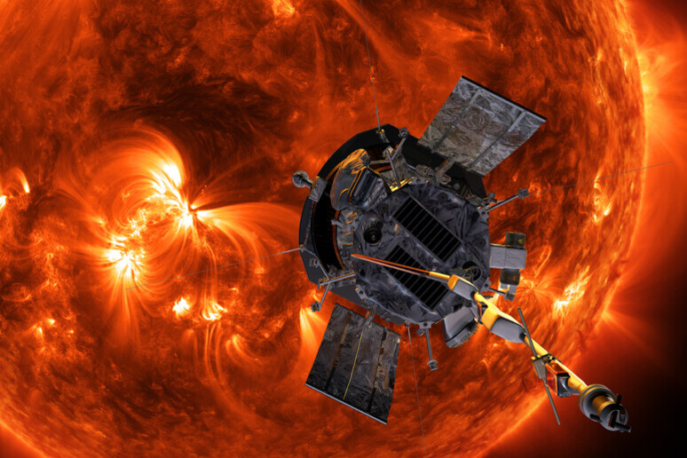 Rappresentazione artistica della sonda solare Parker, lanciata nel 2018 (fonte: Nasa) - RIPRODUZIONE RISERVATA