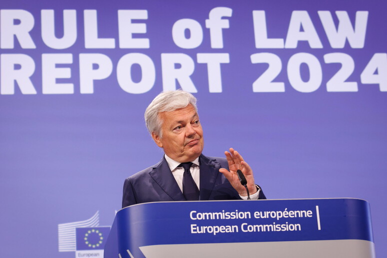 Bruxelles a Francia e Germania sullo stato di diritto: "Norme più severe per le lobby" © ANSA/EPA